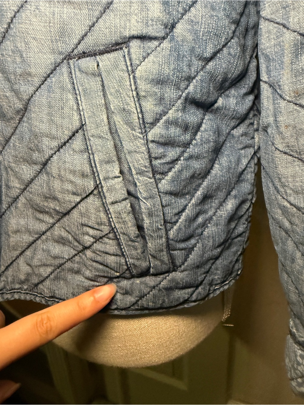 GAP Quilted Bomber Denim Jacket Blue Chambray Boho Western Paisley XS - Picture 8 of 8